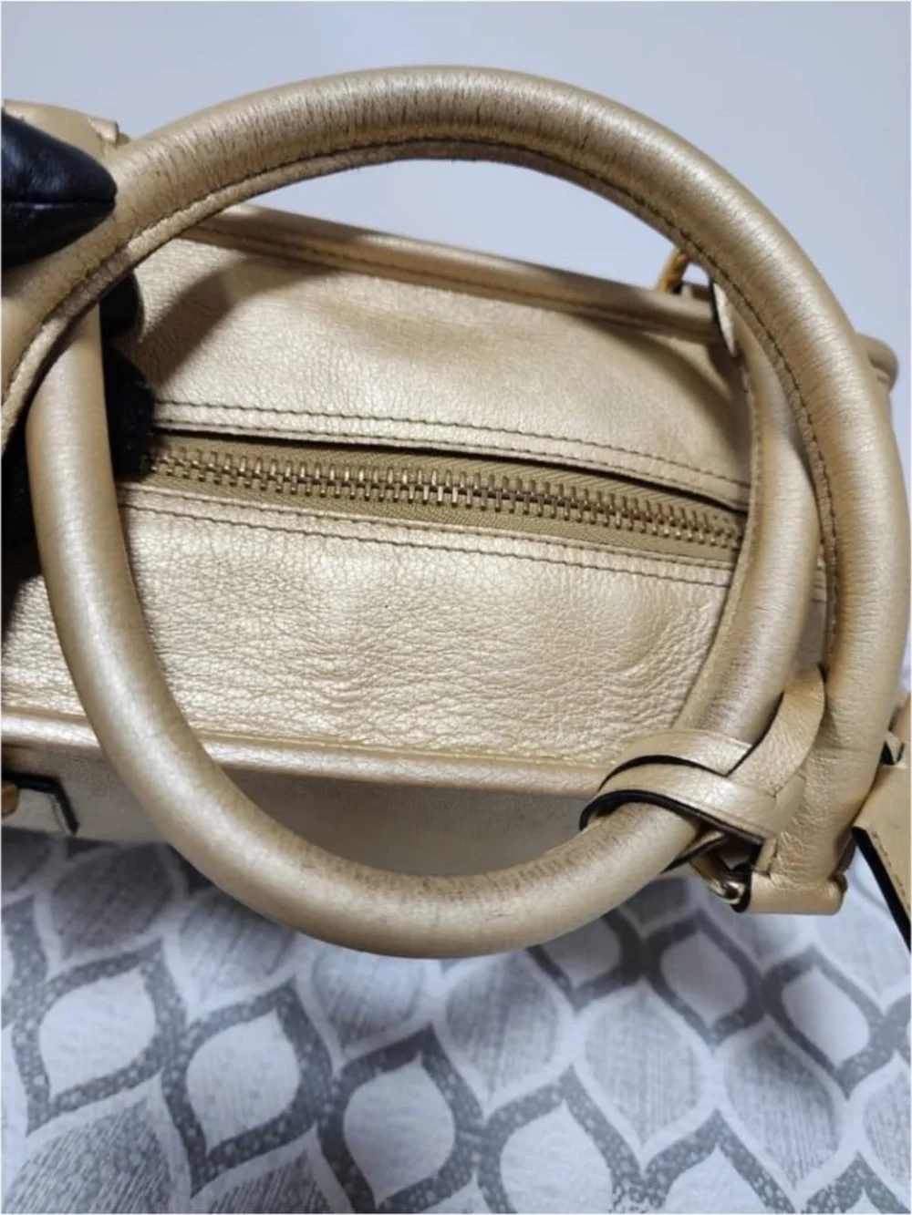 Authentic LOEWE Metallic Goatskin Amazona 36 Shoulder Bag Gold